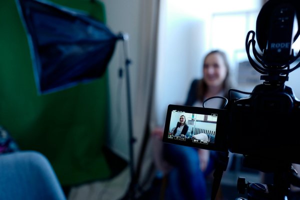 Comment booster votre marketing avec un vidéo témoignage ?